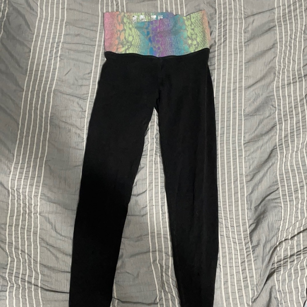 PINK Victoria’s Secret yoga leggings.